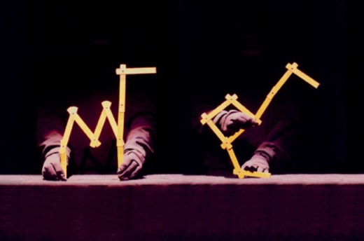 Animals
for ages 3-6 [Spain]
Using a diverse range of objects and materials, award winning El Retablo Puppet Theatre create an extraordinary parade of animals right in front of our eyes. This show explores the animal world in poetic, playful and humorous ways. The forms, colours, sounds and rhythms created, captivate and amaze both children and adults. This is puppetry at its very best.