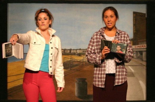 Hannah &amp; Hanna
for ages 12+ [England]
The story of a powerful friendship between two girls with the same name and so much in common, yet with so many obstacles to overcome.