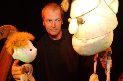 Jack
for ages 5-7 [England]
With a handful of beans and a heart full of courage, Jack sets out on a tall tale of high adventure.