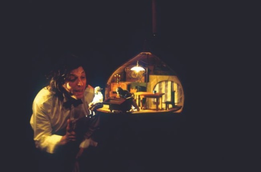 Portofino-Ballade
for ages 8-11 [Switzerland]
Mr Cuckoo pops out of the clock on the hour every hour while his son hangs out in the back room dreaming of a different life.